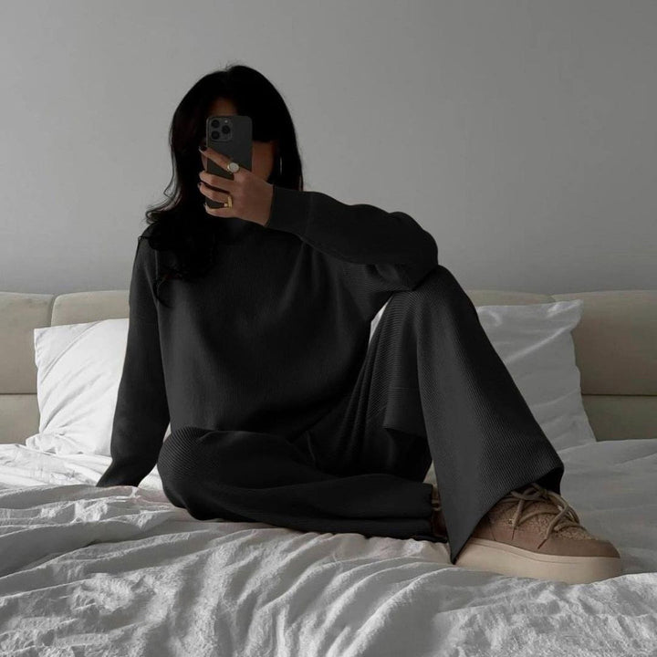 Kvinders komfortable loungewear sæt med høj krave og sideslidser Skovae