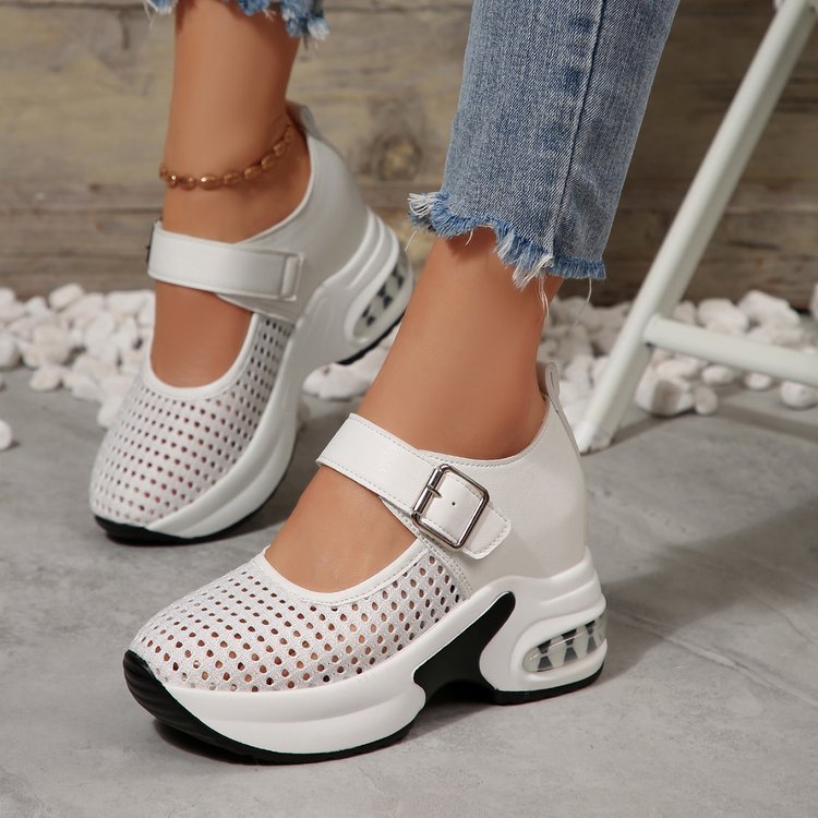 Dame nan Riemchen-sneaker i Mary-Jane-stil med synlig luftdæmpning og perforeret overmateriale Skovae