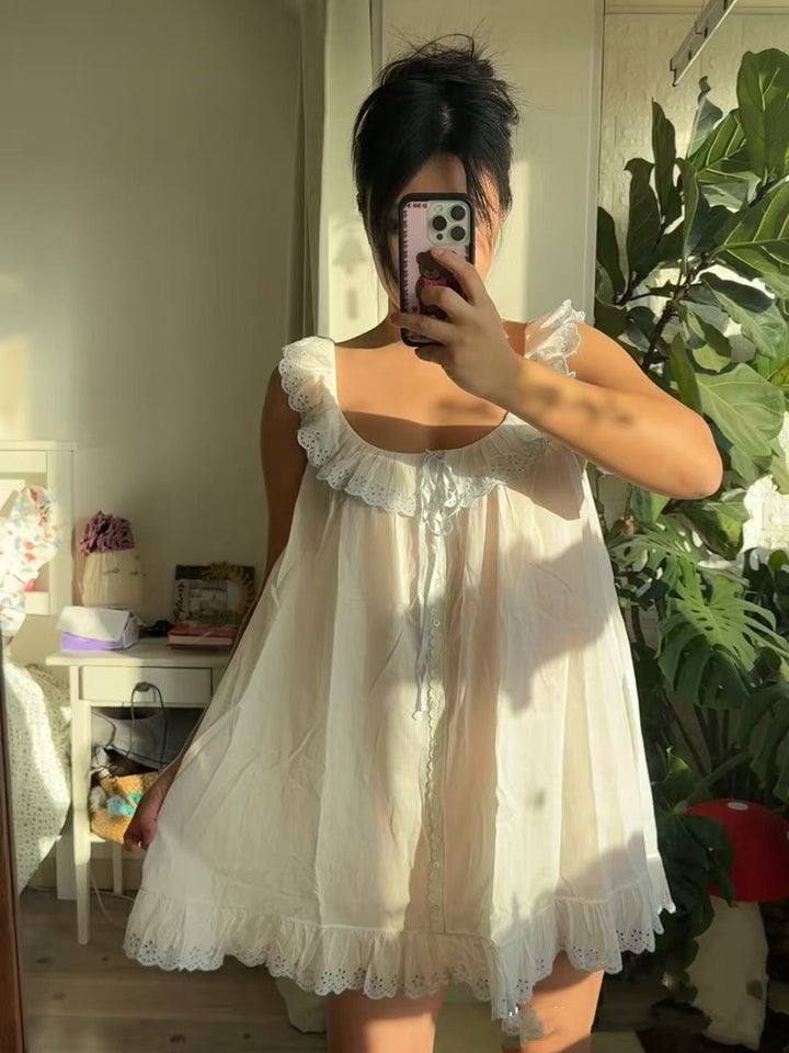 Dame natkjole med legende flæse-design og fine broderier Stilla