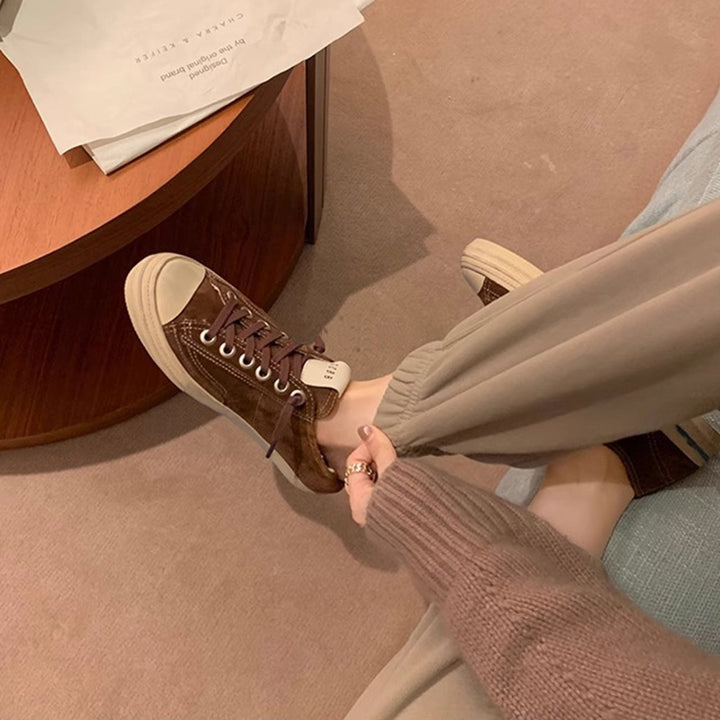 Dame Slip-On Sneakers med skridsikker sål og elegant ruskinds-overflade Stilla