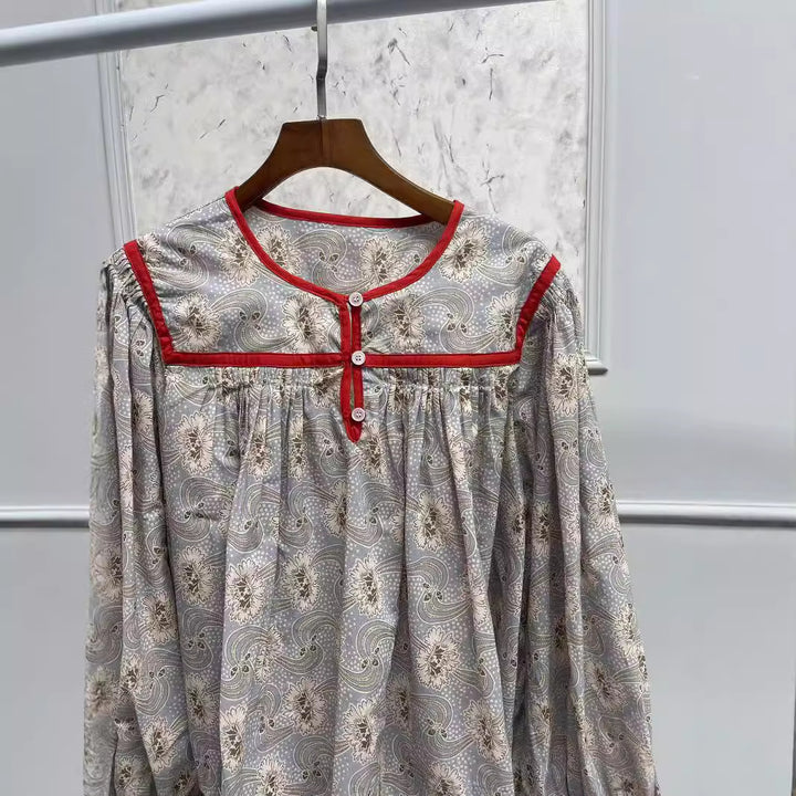 Dame afslappet bluse med blomsterprint og elegant knapliste Stilla