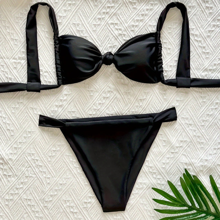 Dame bikini-sæt med moderne knude-detalje og justerbare stropper Stilla