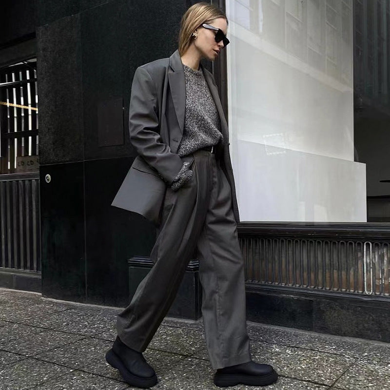 Dame klassisk blazer med moderne snit og to knapstolper Stilla
