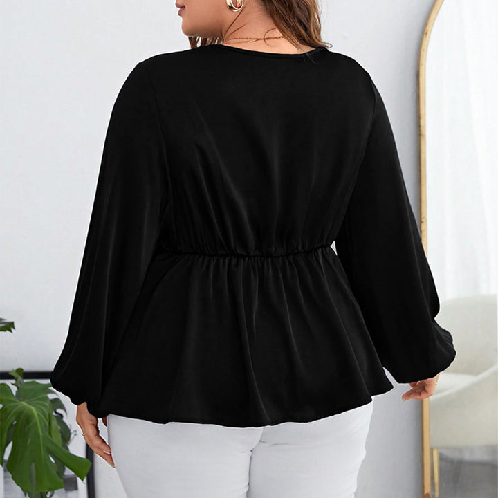 Damer elegant indpakningsbluse med ruffle detaljer og V-halsudskæring Stilla