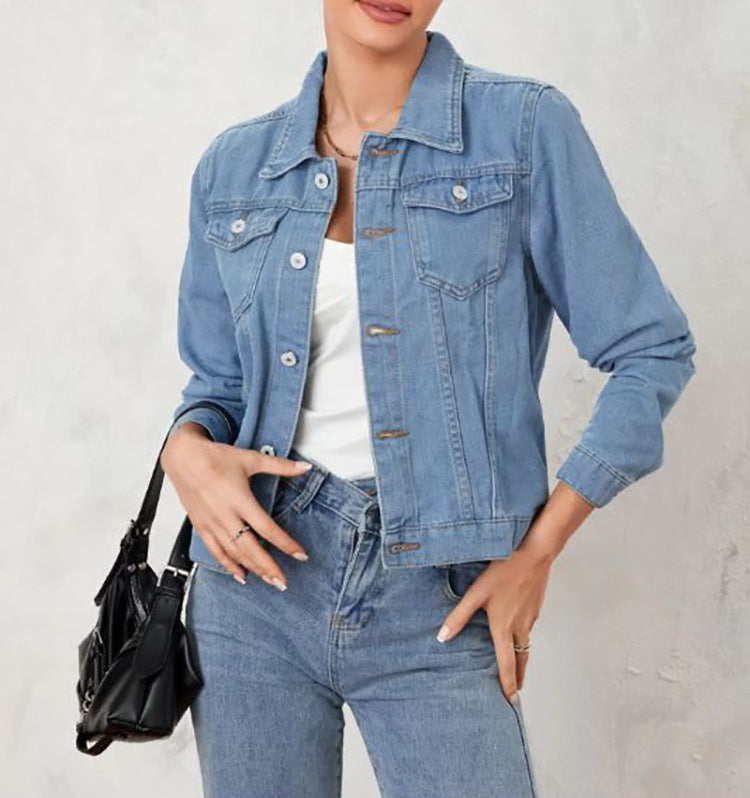 Dame denimjakke i et klassisk-moderne design med en tætsiddende silhuet Stilla