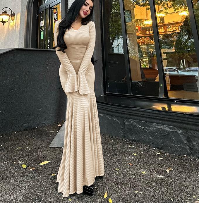 Dame Figurtilpasset Maxikjole med elegant Rippdesign og vide ærmer Stilla