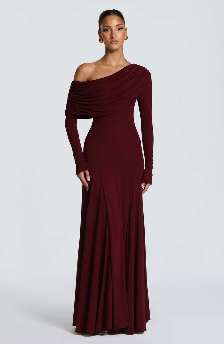 Kvinders elegante langeærmet maxi kjole med asymmetrisk draperingsdetalje