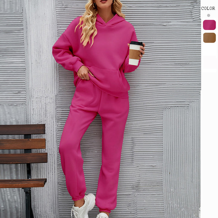 Dame casual hoodie sæt med en komfortabel pasform og sidelommer Skovae