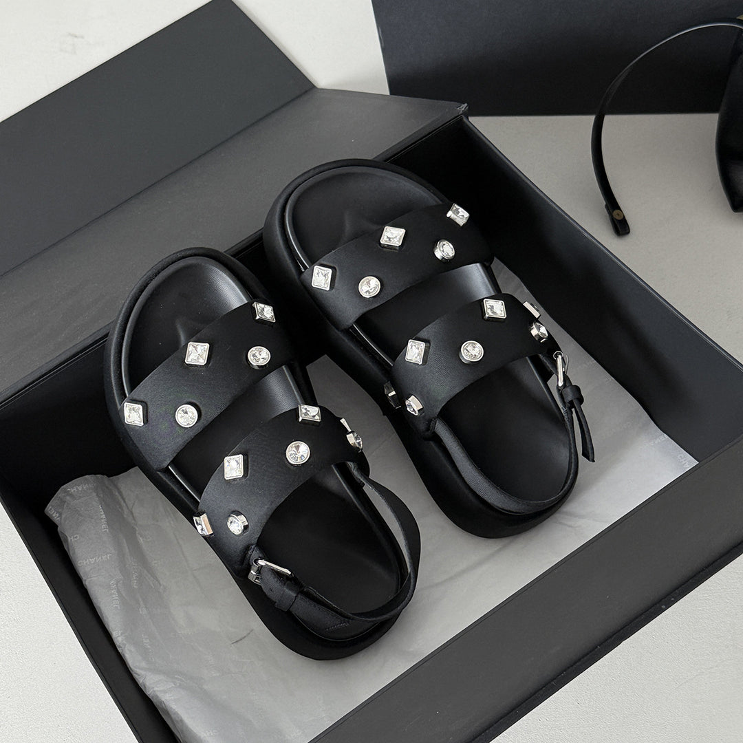 Femme stilfuldt udsmykkede skridsikre sandaler Stilla