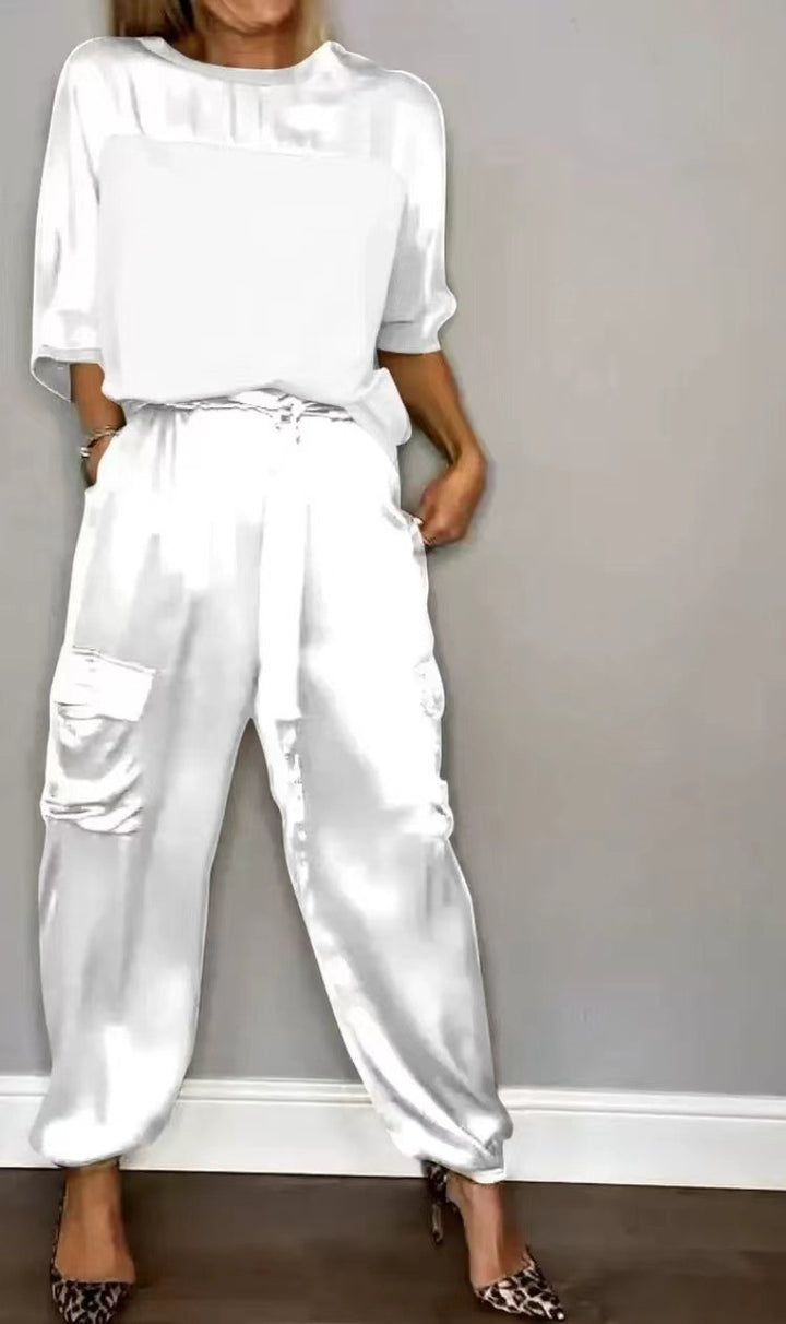 Dame Satin-Loungewear-Sæt med praktiske cargo-lommer og elastisk bukseelastik Stilla