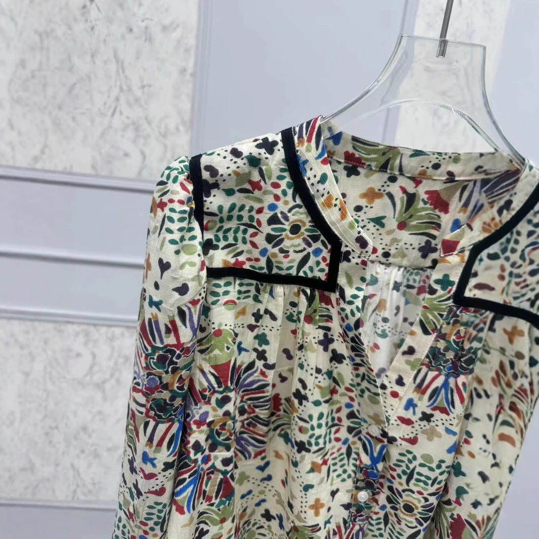 Damebluse med detaljeret blomsterdesign og elegante accenter Stilla