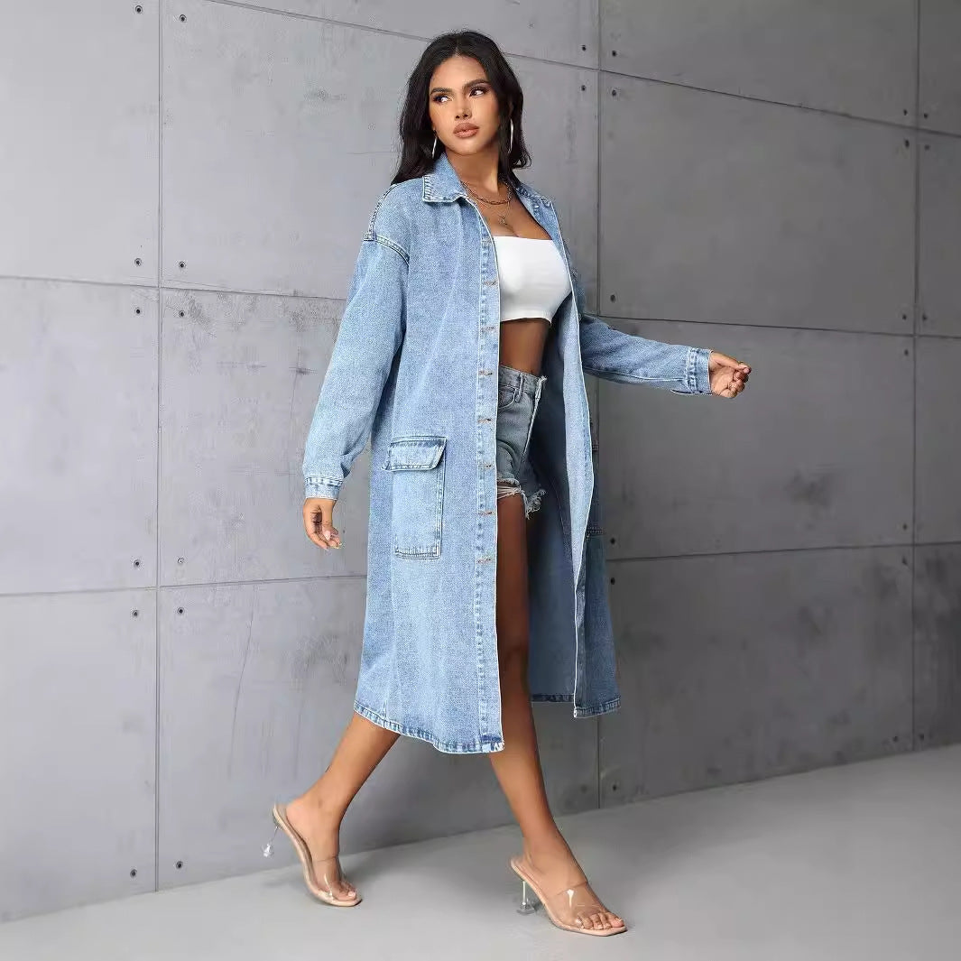Kvinders denimjakke i lang eksponering vintage stil med praktiske lommer og knaplukning Stilla
