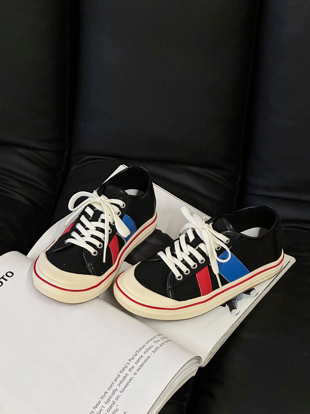 Dame mode Sneakers i sportsligt design med farvekontraster Stilla