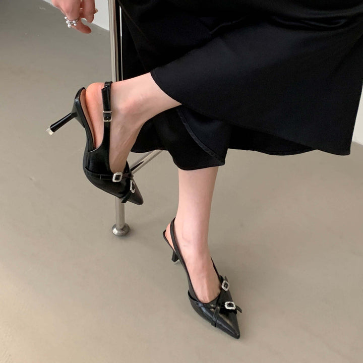 Dame Sling-Pumps med funklende smykkedetalje og stilfuldt remdesign Stilla