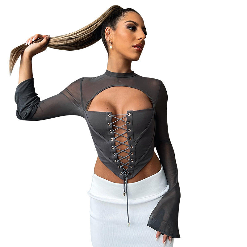 Dame Elegant skåret top med transparente ærmer og snørredetaljer Stilla