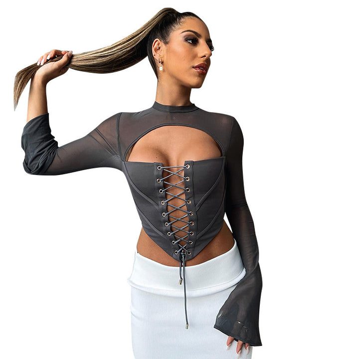 Dame Elegant skåret top med transparente ærmer og snørredetaljer Stilla