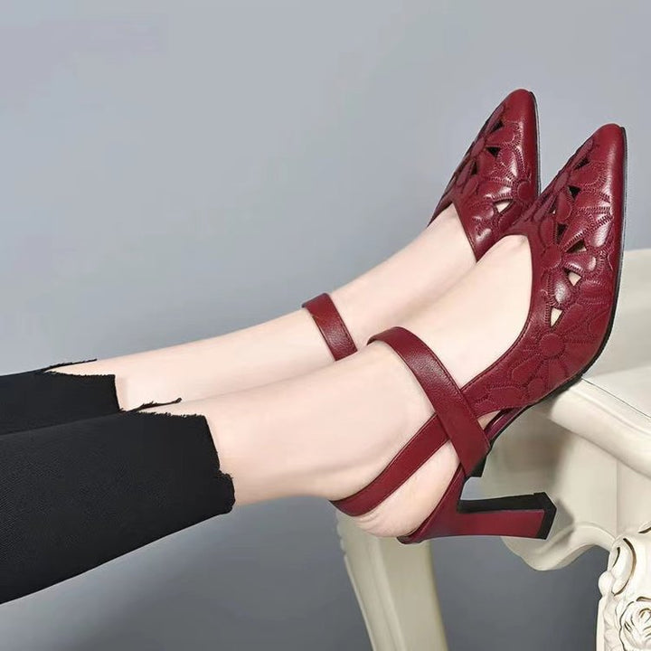 Dame elegante Riemchenpumps med floralt udskæring design og flot blokhæl Stilla