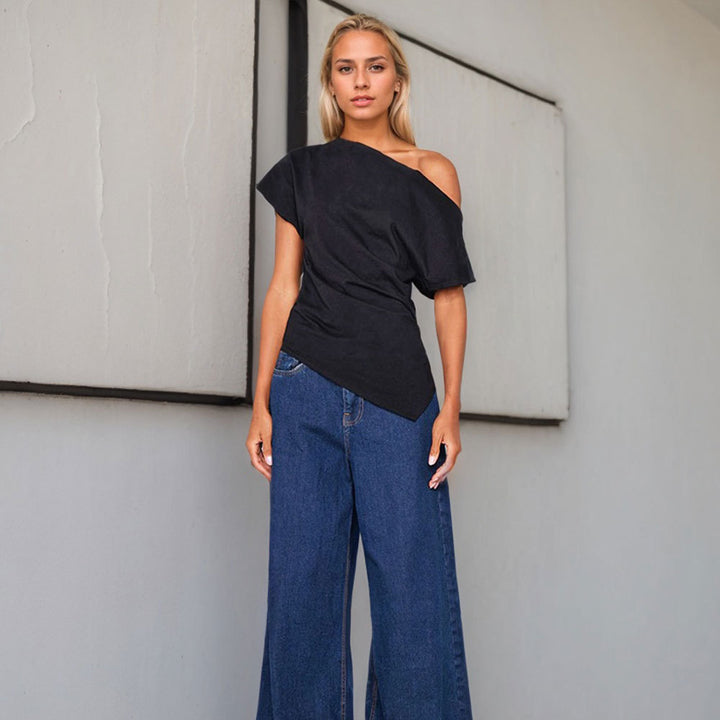 Kvinder asymmetrisk top med off-shoulder design og fashionabel drapering detaljer Stilla