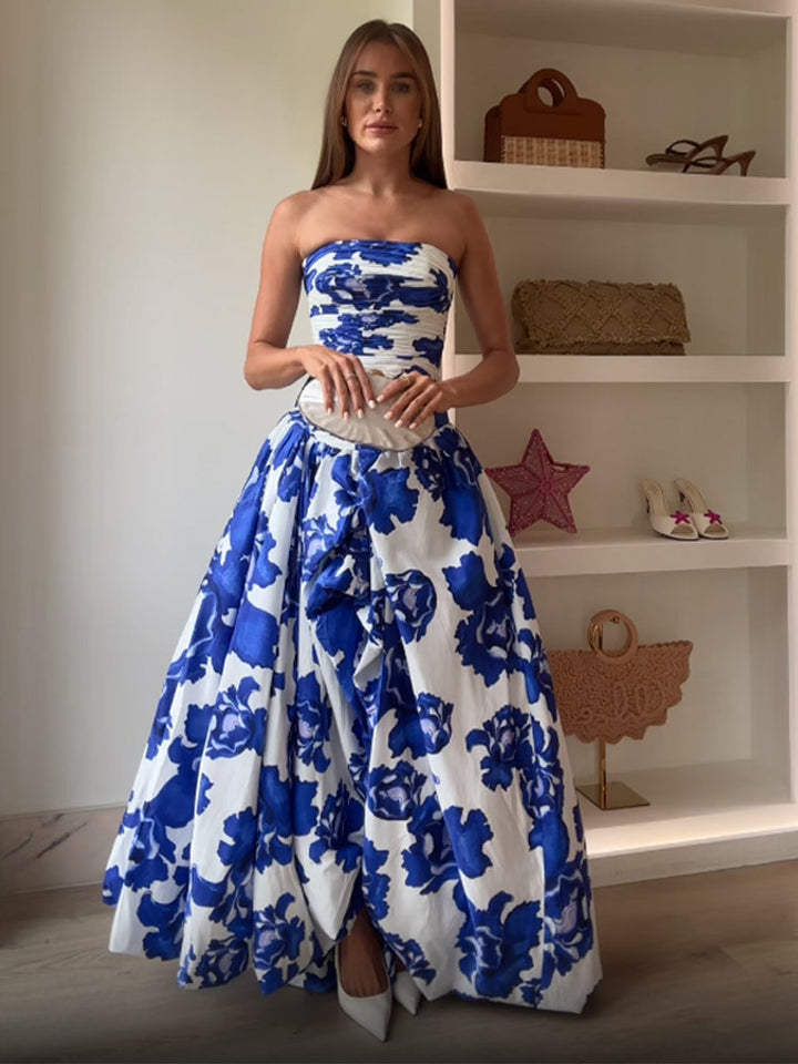 Dame maxikjole med strapless design og florale accenter Stilla
