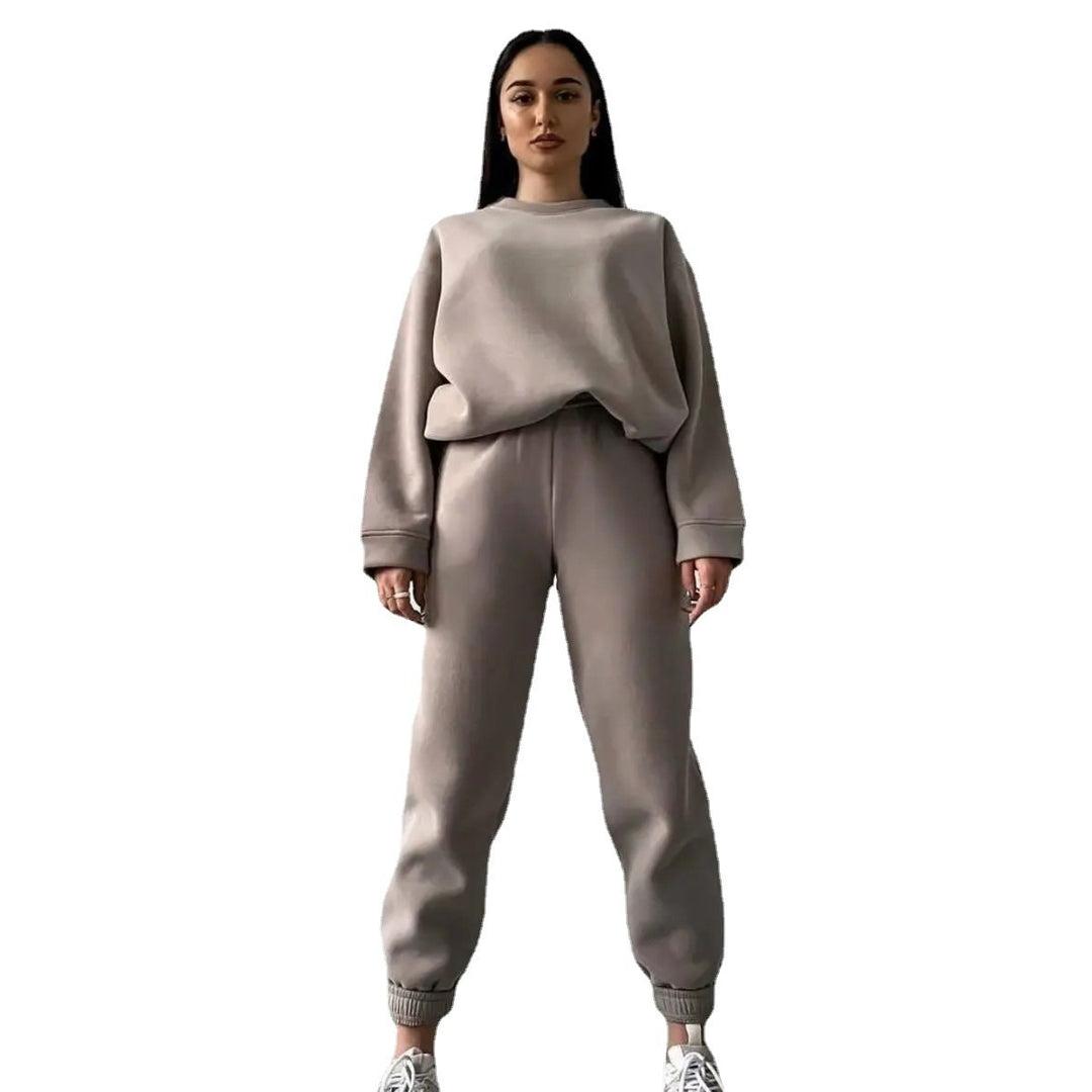 Kvinder casual sweatshirt og jogger sæt lavet af blødt materiale med elastisk talje og høj bærekomfort Skovae
