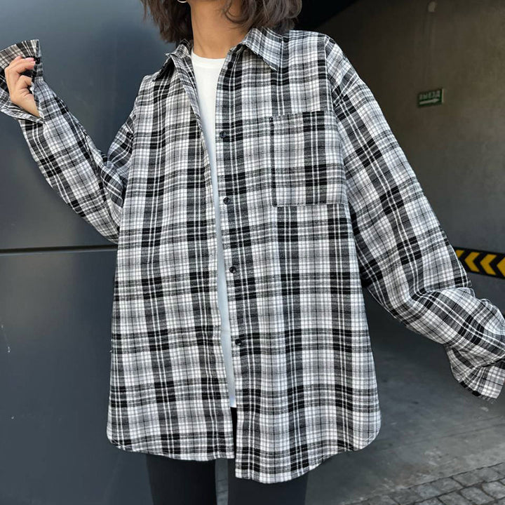 Dame Oversized Karo Skjorte med lange ærmer og moderne detaljer Stilla