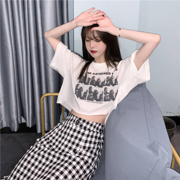 Kvindernes cropped T-shirt med kreativ grafisk print og afslappet pasform