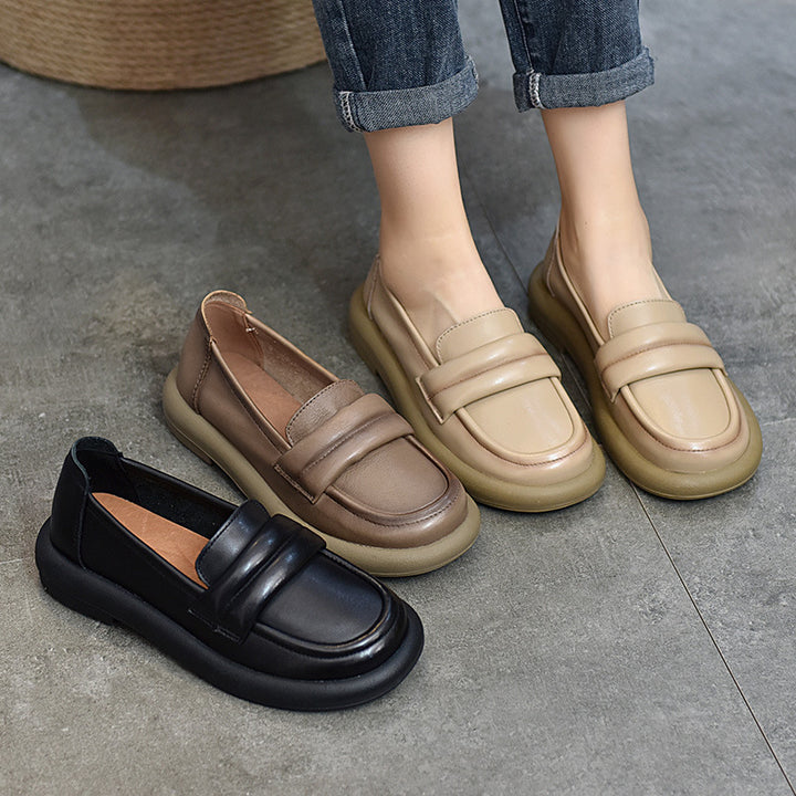 Dame Mokassin-Slipper med fleksibel fodseng og moderigtig rem-detalje Stilla