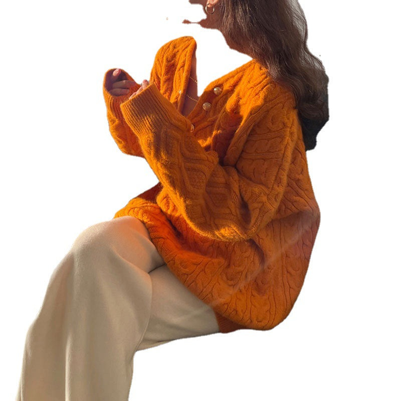 Dame chunky strik sweater med knapdetaljer og kabelmønster Stilla