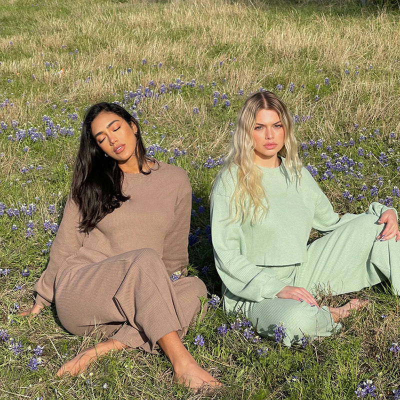Kvinders afslappet sæt med cropped sweatshirt og brede bukser Skovae