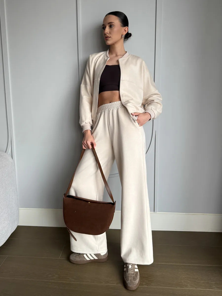 Kvindernes stilfulde fritidssæt med cropped top og løs pasform