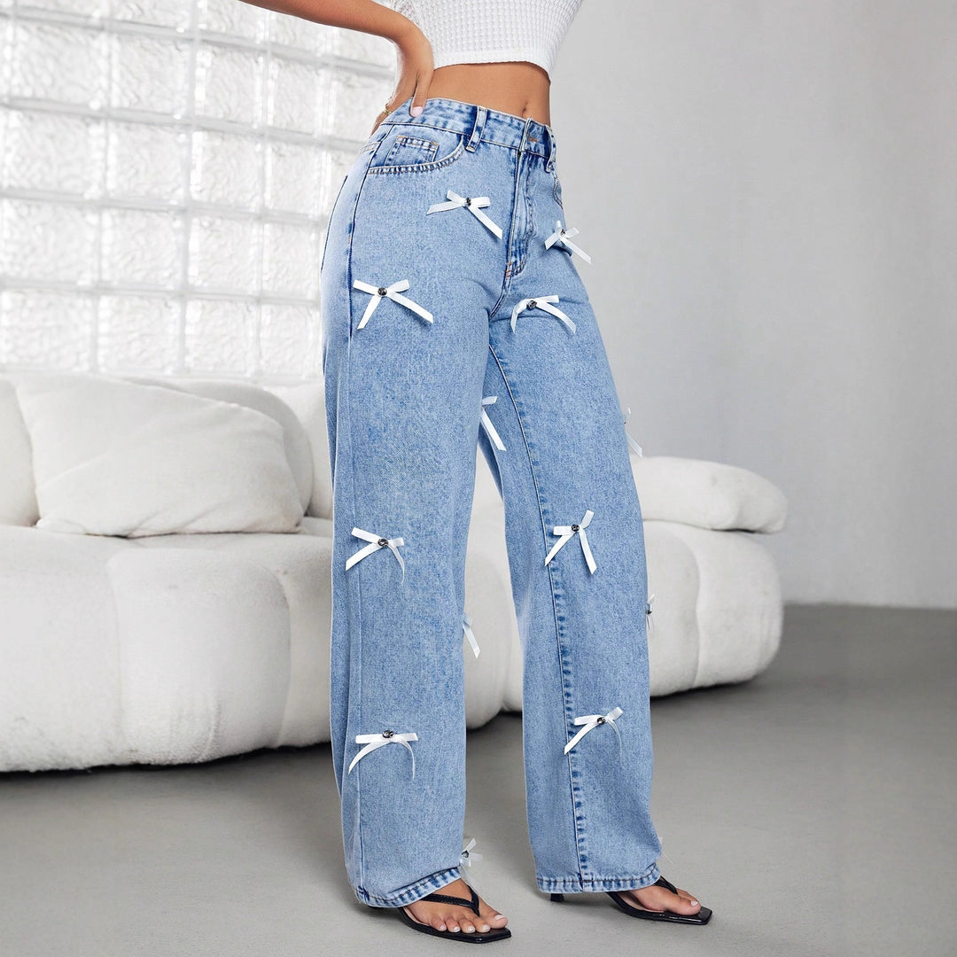Dame brede jeans med dekorative sløjfer og knapdetaljer Stilla
