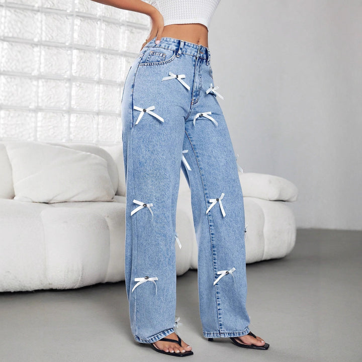 Dame brede jeans med dekorative sløjfer og knapdetaljer Stilla
