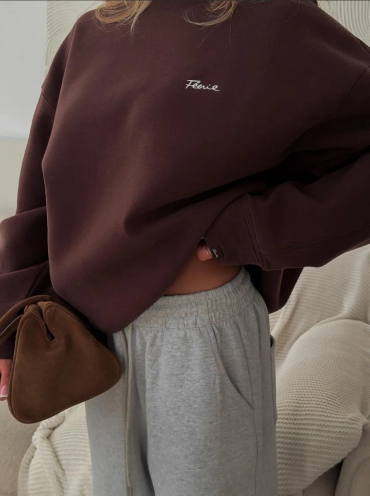Kvinders casual oversized sweater med rund hals og diskret logo Stilla