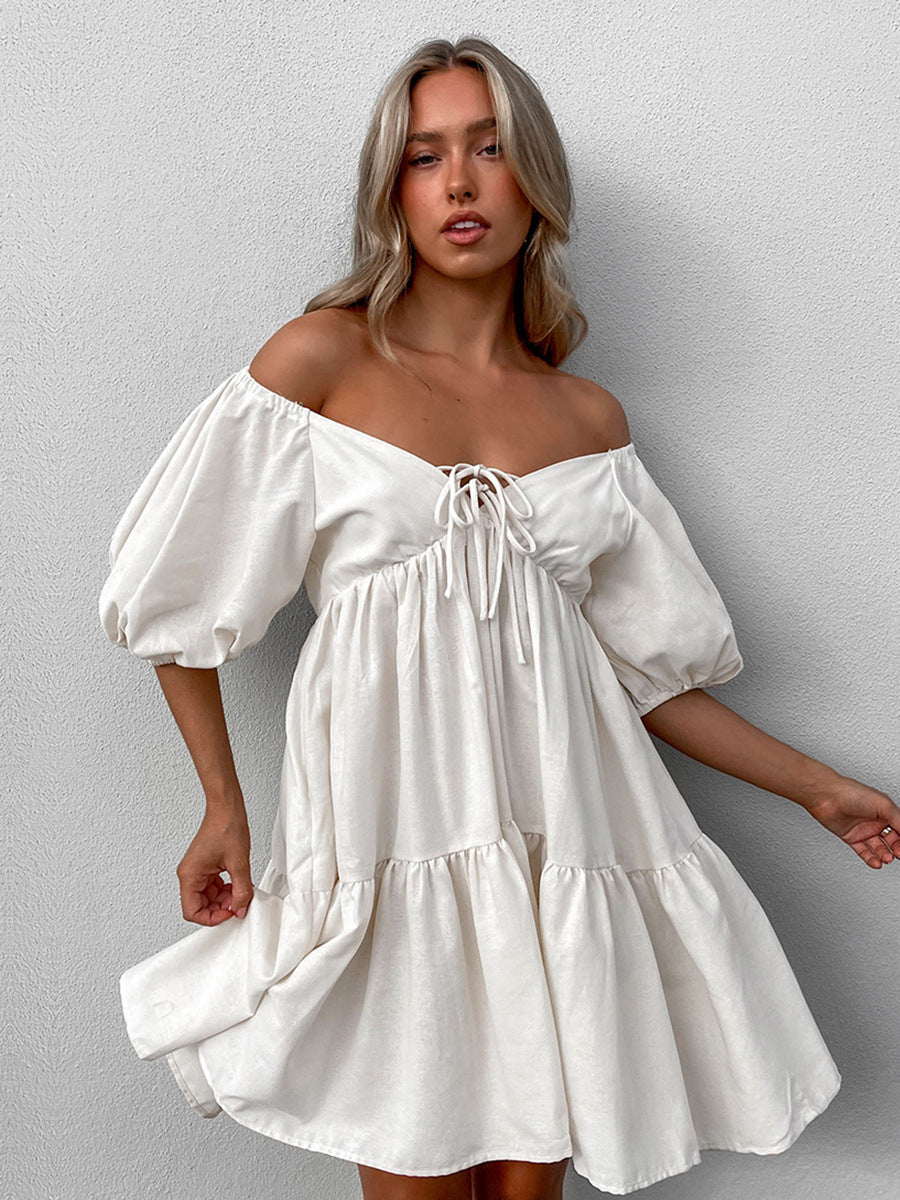 Dame Off-Shoulder Minikjole med Rüschedetaljer og figursyet silhuet Stilla