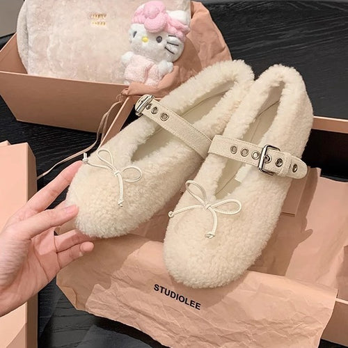 Dame hjemmesko i blød fleece med fashionable spænde detaljer Stilla