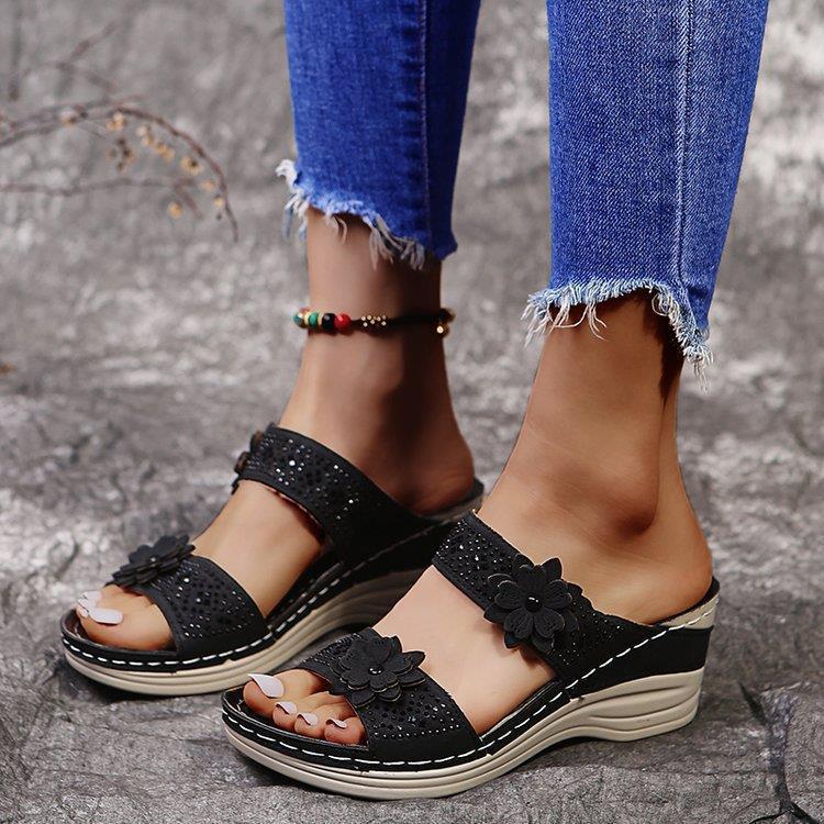 Dame Wedge-sandaler med blomstrede accenter og komfortabel sål Stilla