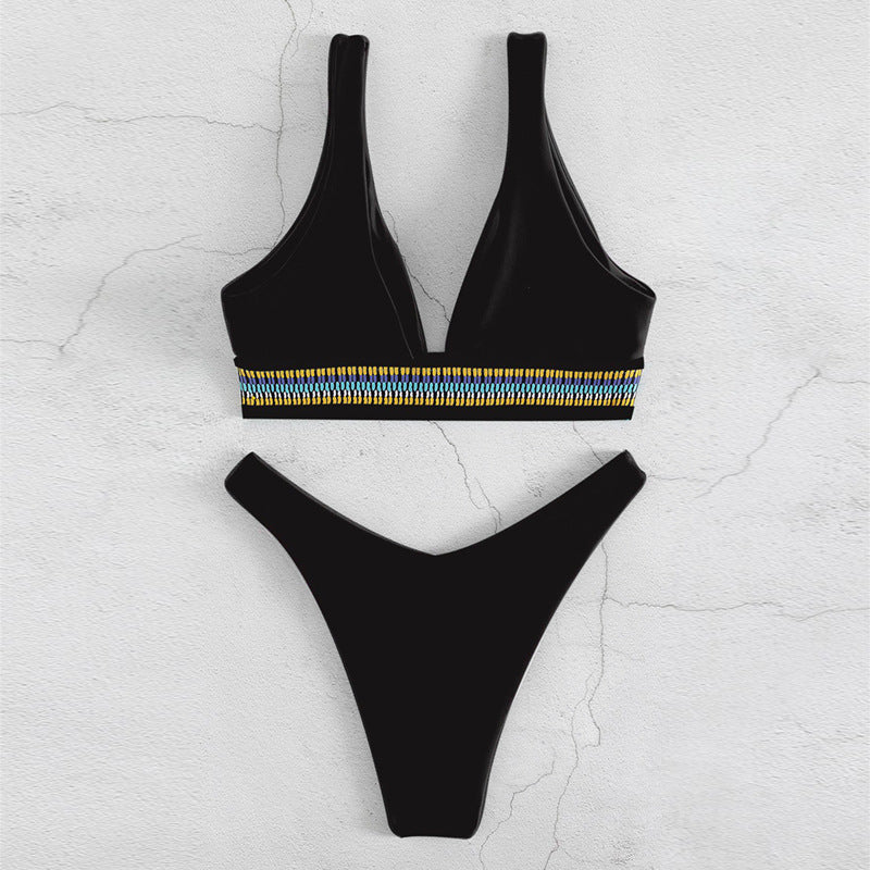 Dame Bikini-Sæt med elegant V-udskæring og smagfuld detalje Skovae