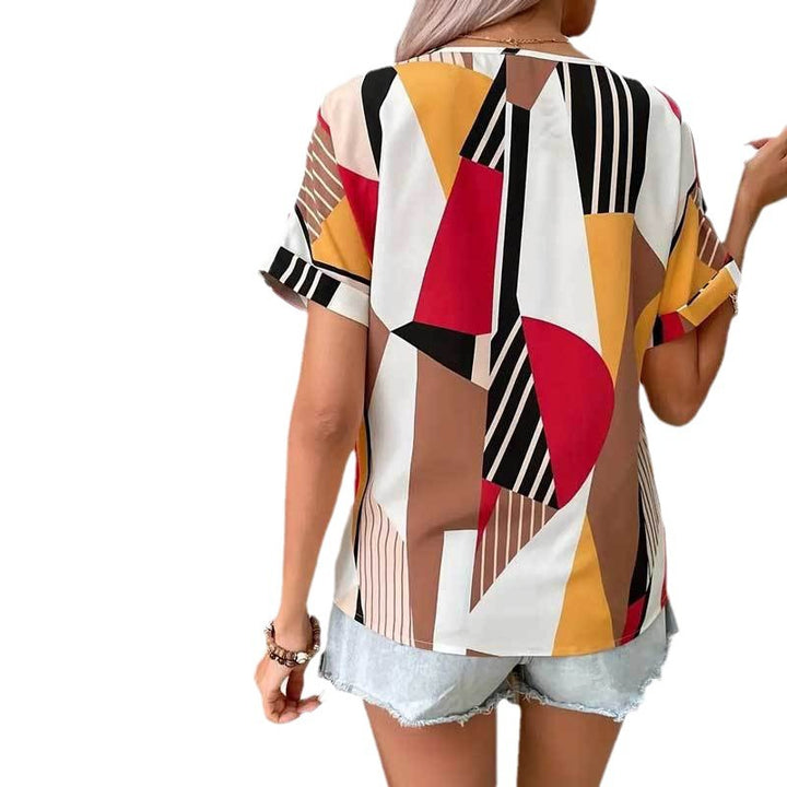 Dame bomulds T-shirt med moderne geometrisk mønster og V-udskæring Stilla