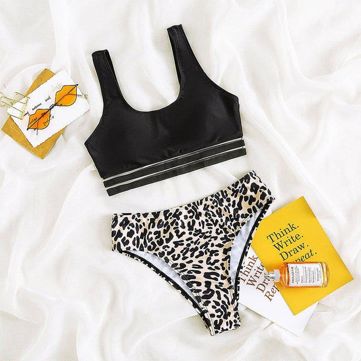 Dame Bikini sæt med trendy dyreprint og sporty crop top Skovae