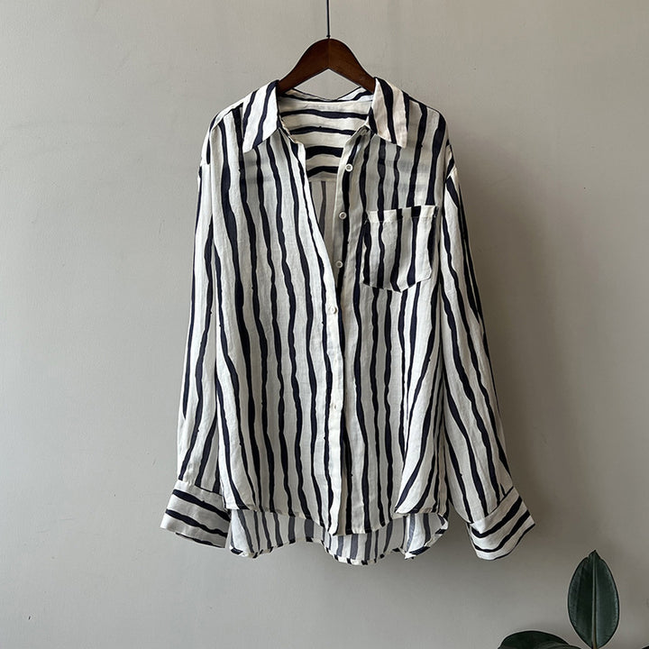 Dame stribet bluse i let hør med brystlomme og elegant snit Stilla