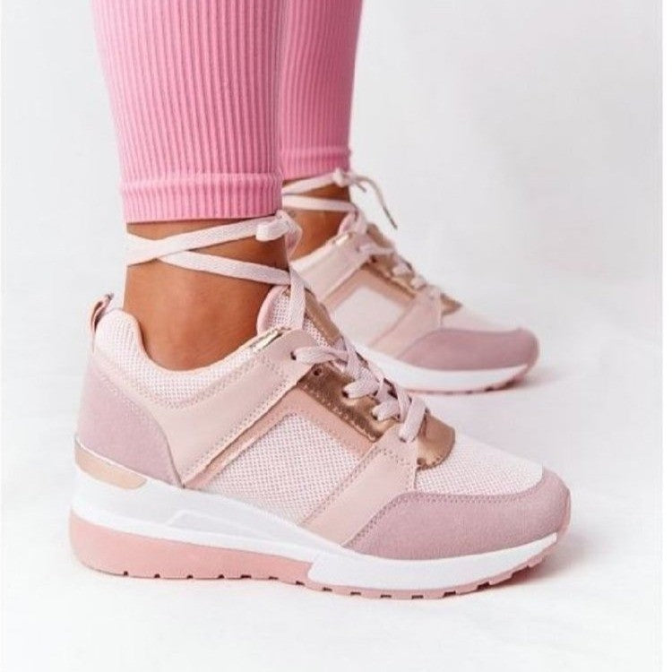 Dame Wedge-Sneaker med åndbar overfladestruktur og stilfulde accenter Stilla
