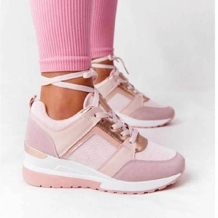 Dame Wedge-Sneaker med åndbar overfladestruktur og stilfulde accenter Stilla