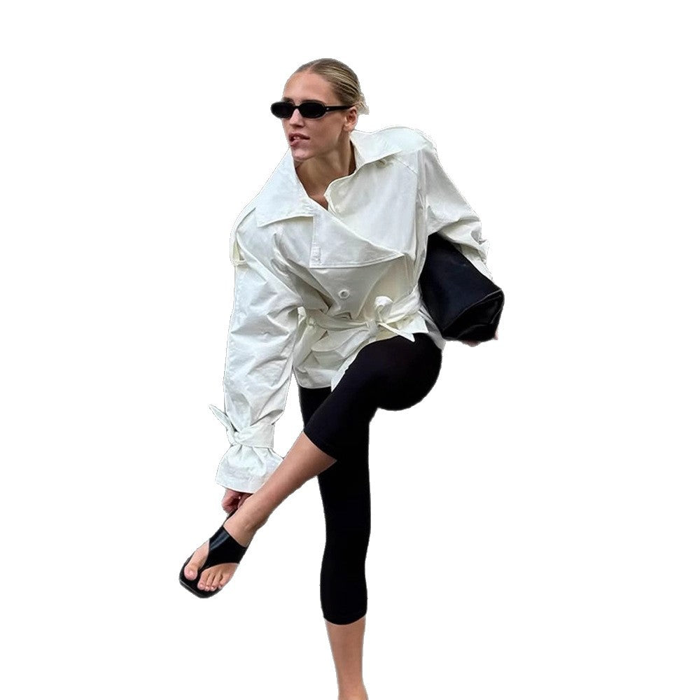 Dame mode kort jakke med talje bælte og elegant snit Stilla