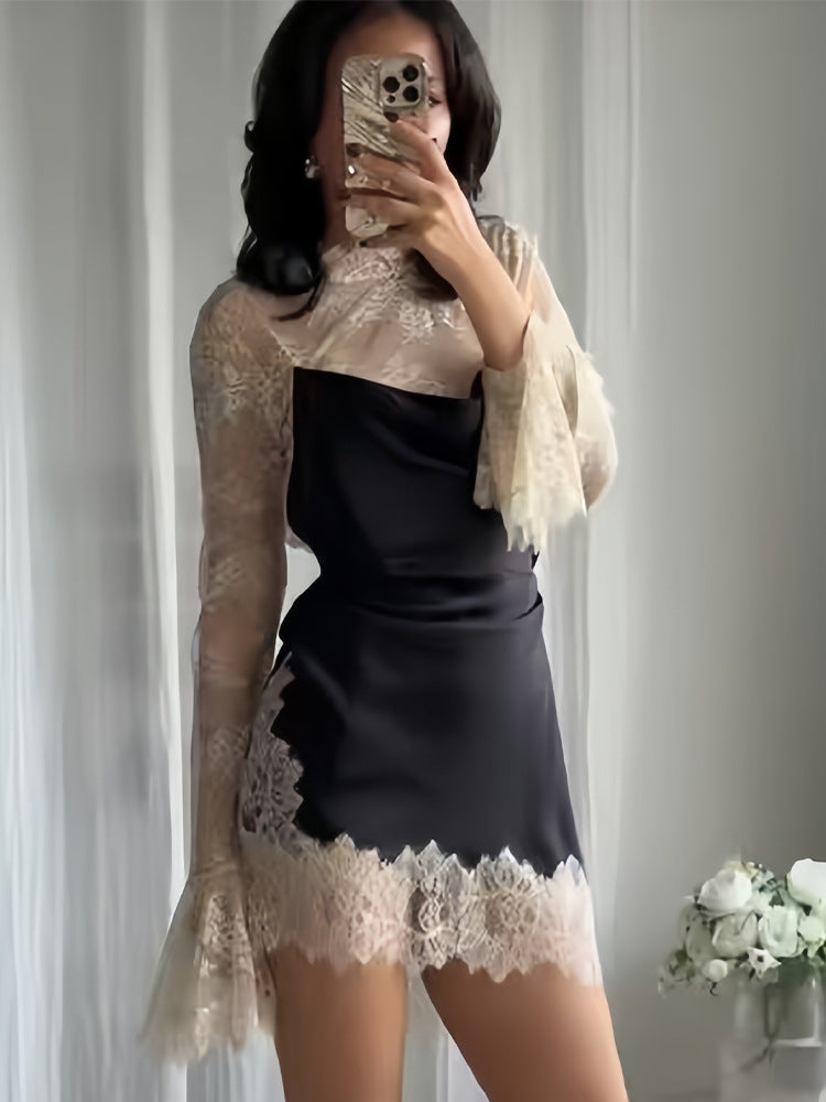 Kvinders chiffon aftenkjole med elegante blonde detaljer og flydende ærmer