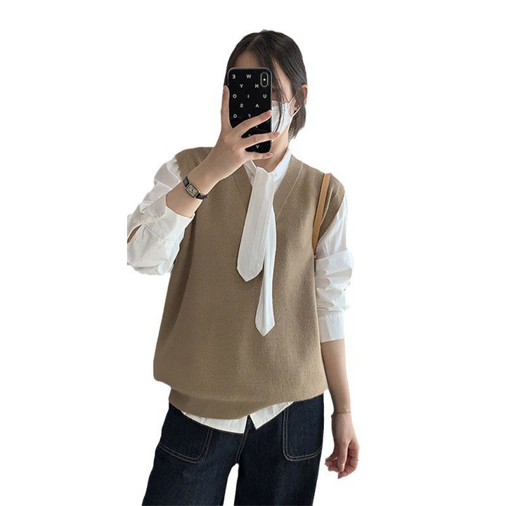 Kvinderne fashionable strikket vest med V-hals og dekorative knapper Stilla
