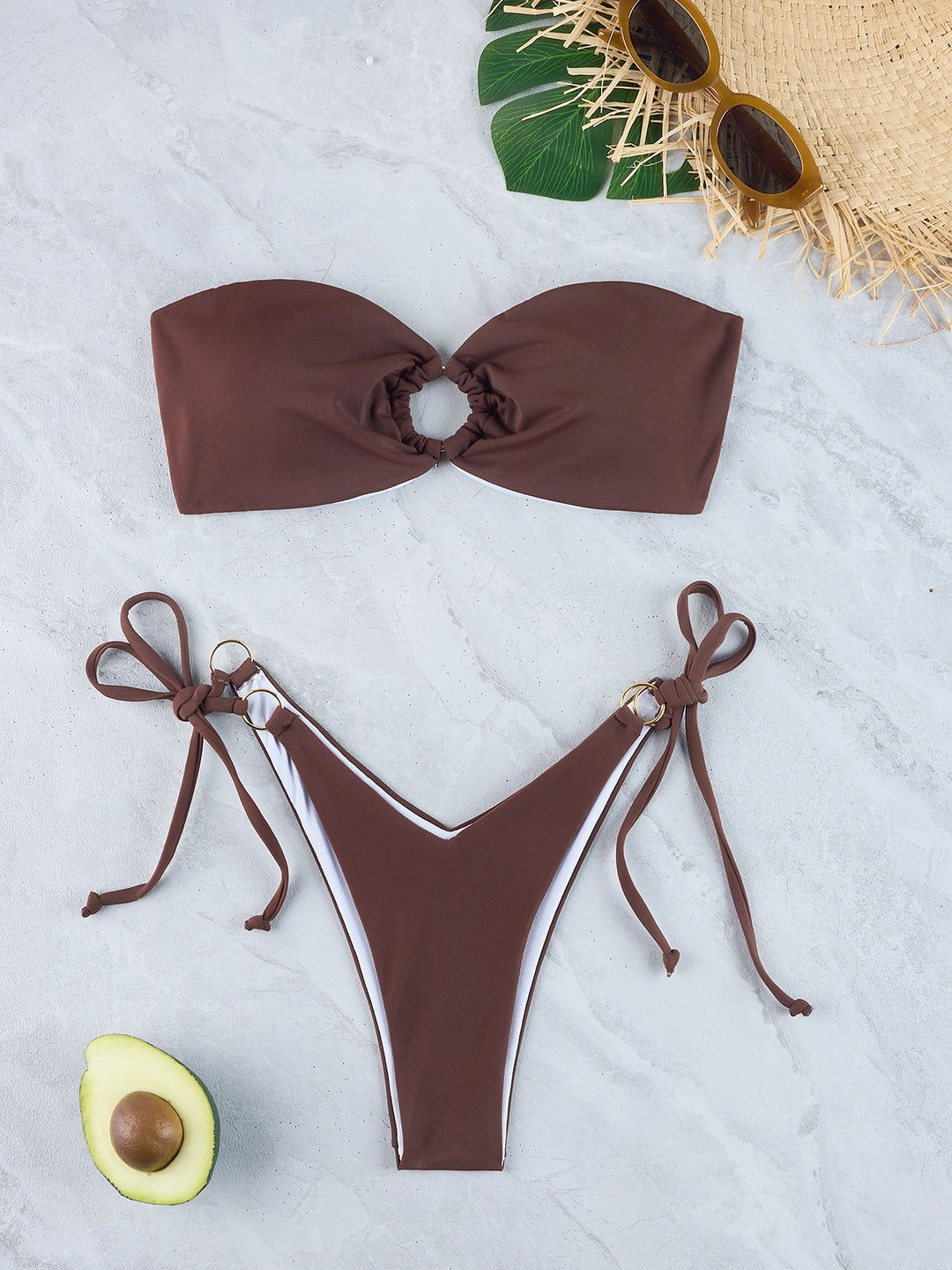 Dame Bandeau-bikini med justerbare snøringer og elegant ringdetalje Stilla