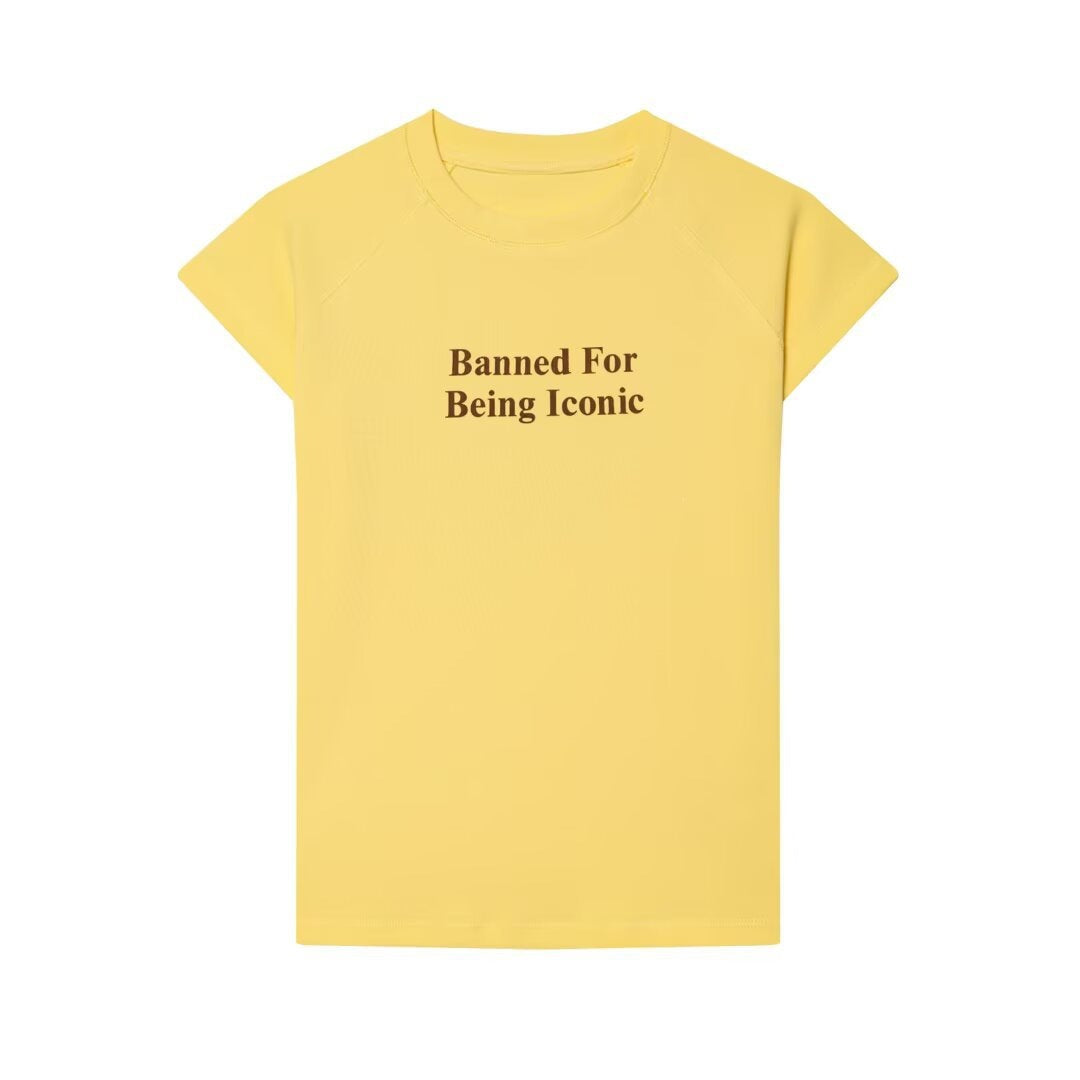 Dame T-shirt med moderne skrift og afslappet snit Skovae