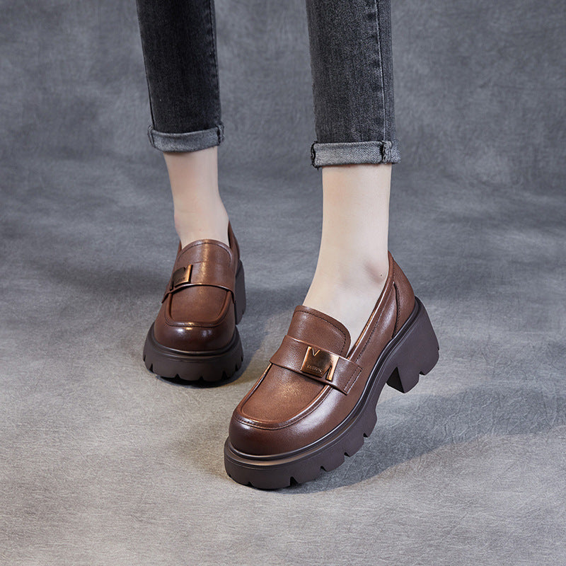 Dame Chunky Platform Slipper med dekorativ metallisk accent Stilla