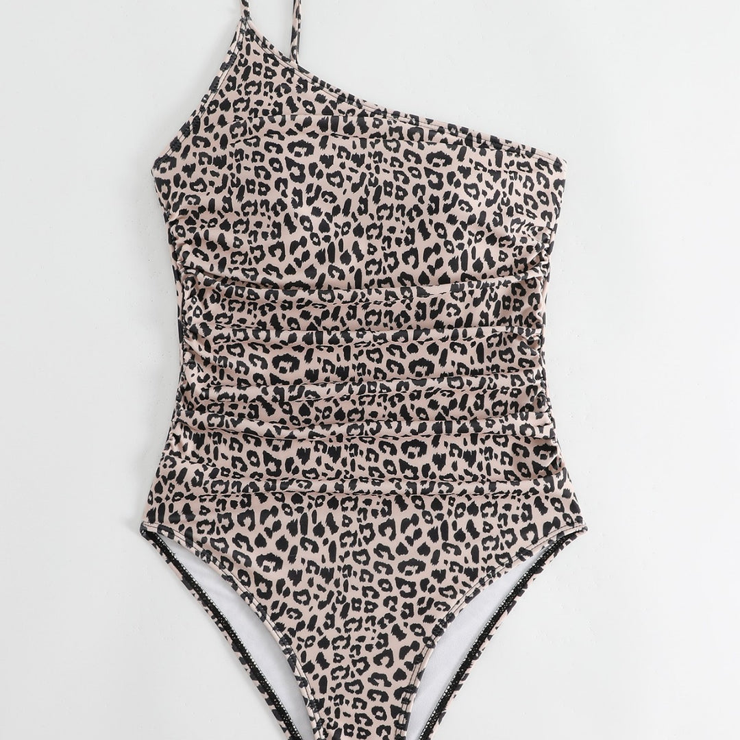 Dame én-delt badesuit med trendy leopardmønster og figurformende snit Stilla
