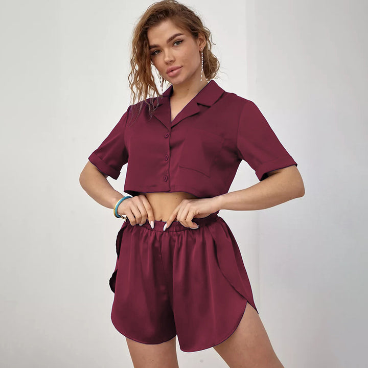 Dame sæt bestående af kortærmet bluse og shorts med elastisk talje Stilla